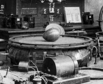 Nikola_Tesla's_Egg_of_Columbus_at_1893_Chicago_Columbian_Exposition_World's_Fair